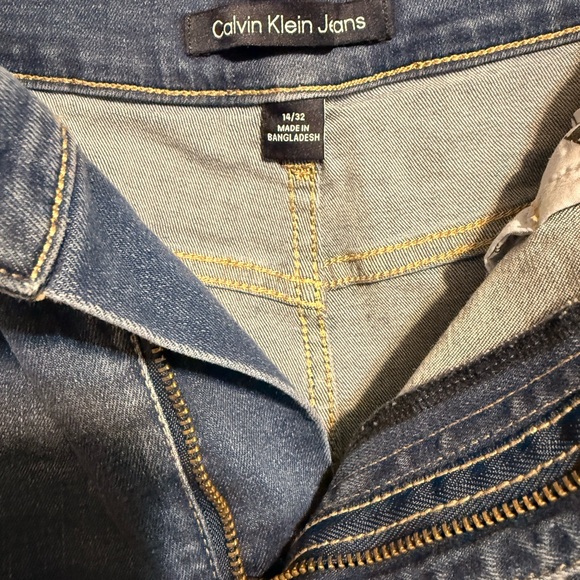 Calvin Klein Jeans Women’s Straight Denim Skirt in Medium Blue - Picture 3 of 3